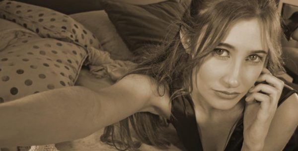 フィリピーナは自分が大好き セルフィーLOVE